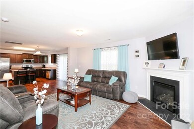 114 Harvest Pointe Dr, Statesville, NC 28677 - photo 2