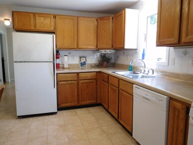 15 Meadow St, Manchester, NH 03103 - photo 6