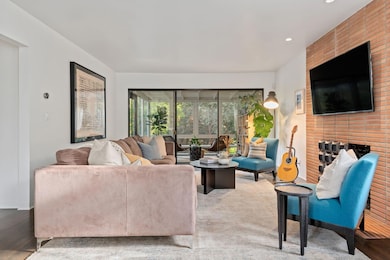 3-web-or-mls-03 - Living Room