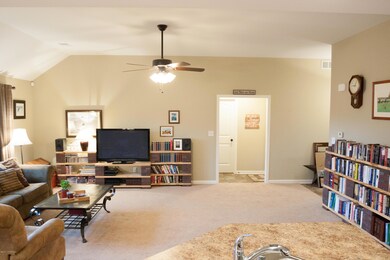 11714 Taylor Rae Dr, Louisville, KY 40229 - photo 3