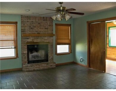 2705 W Beech St, Rogers, AR 72756 - photo 2