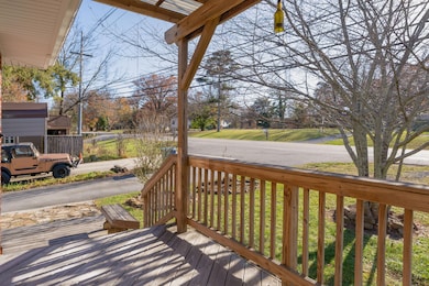 12 - 2804 Taft Hwy - Exterior