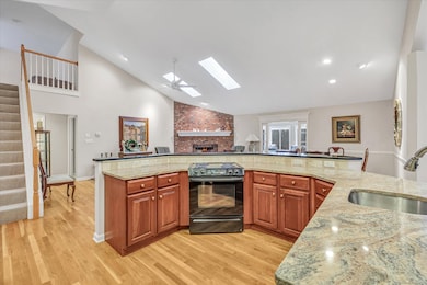 498 Elk Run unit 498, Shelton, CT 06484 - photo 7