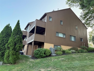 908 Scenic Ln, Poughkeepsie, NY 12603 - photo 4