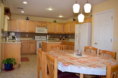 Kitched/Eat-in-Kitchen2