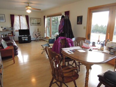 Large dining/living area!!
