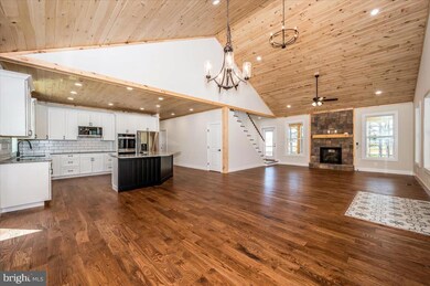 460 Shade Tree Ln, Shenandoah Junction, WV 25442 - photo 4