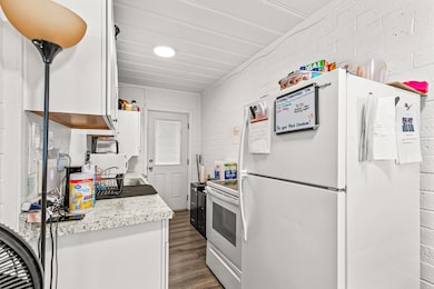 1048 W 13th St, Medford, OR 97501 - photo 7