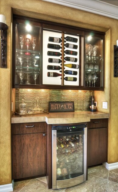Fabulous $10k Custom Wine Bar Complete With Lifeti