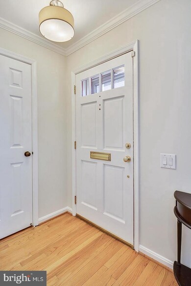 1343 Chetworth Ct, Alexandria, VA 22314 - photo 4