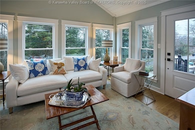 918 Lower Ridgeway Rd, Charleston, WV 25314 - photo 6