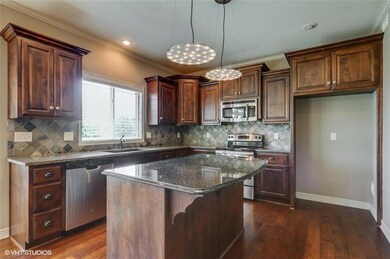 Picture yourself in this fantastic kitchen - grani