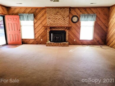 Great Room with Side Entrance