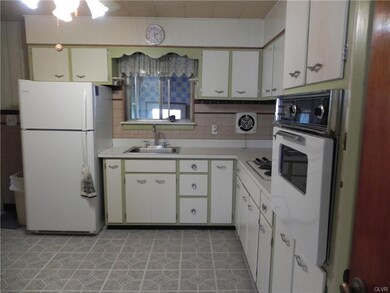 3714 Greenway St, Easton, PA 18045 - photo 5