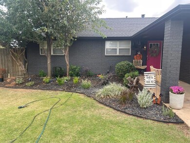 View of front of property featuring a front lawn