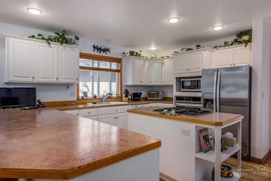 2634 NW Scandia Loop, Bend, OR 97701 - photo 7