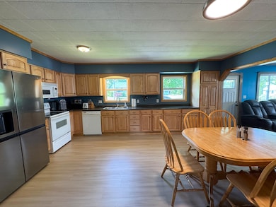 26 Hale St, Lincoln, ME 04457 - photo 5