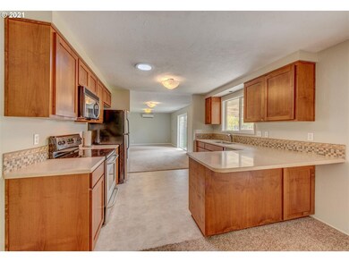 2050 Tarpon St, Eugene, OR 97401 - photo 6