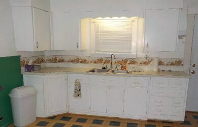 2011 E 17th St, Muncie, IN 47302 - photo 3