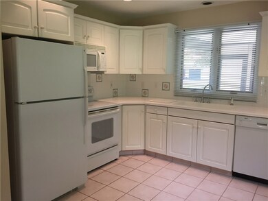 14 Martingale Ln, Narragansett, RI 02882 - photo 2