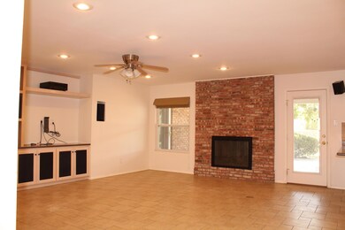 10110 Woodway Dr, El Paso, TX 79925 - photo 6