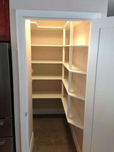 Walk in Pantry