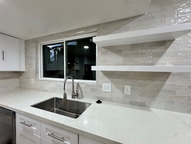 10002 Knoboak Dr unit 43, Houston, TX 77080 - photo 4