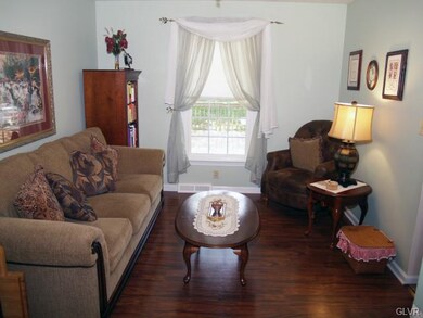 5325 Townsquare Dr, Macungie, PA 18062 - photo 2