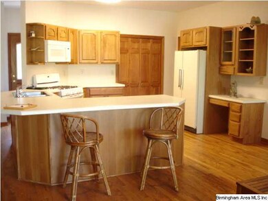 Oak Cabinets, walk in pantry new applinaces, hardw