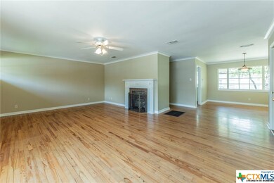 816 Bruns St, Seguin, TX 78155 - photo 4