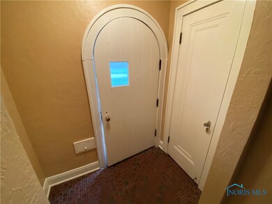 SOLID WOODED QUALITY CRAFTSMAN DOORS AND TILE ENTR
