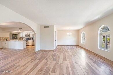 5033 E Wethersfield -3