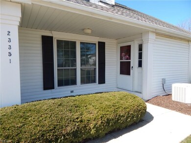 23351 Grist Mill Ct unit 2, Olmsted Falls, OH 44138 - photo 3