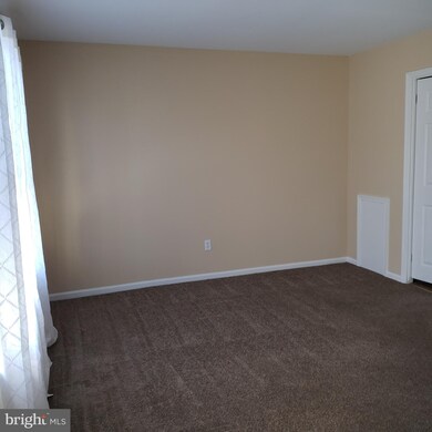 507 Carousel Cir, Norristown, PA 19403 - photo 5