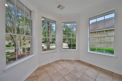 Front breakfast room perfect to read the morning paper!