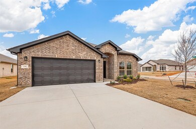1105 Holly St, Cleburne, TX 76033 - photo 3