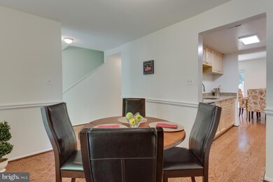 8906 Shamrock Ct, Springfield, VA 22152 - photo 3