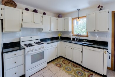 49 Miller St, Ludlow, MA 01056 - photo 4