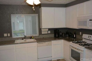 Remodeled kitchen w/granite countertops