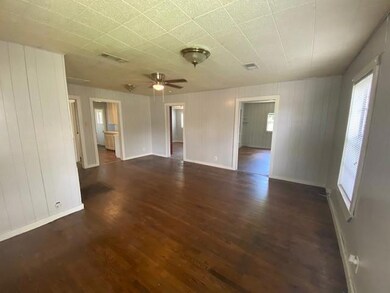 625 SW 3rd St, Grand Prairie, TX 75051 - photo 4