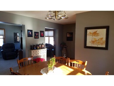 MAIN FLOOR LIVING ROOM