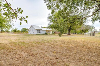 1702 Fm 2048, Boyd, TX 76023 - photo 4