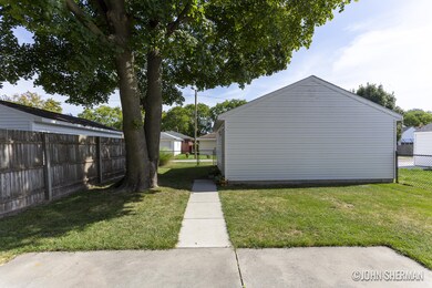 2252 Riverside Dr NE_7