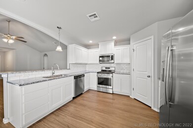 8797 S 256th East Place, Broken Arrow, OK 74014 - photo 5