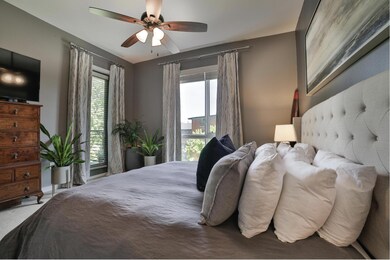 Large Bdrm w/ Balcony Access