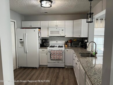 7 Madison Ct unit 89, Tinton Falls, NJ 07712 - photo 3