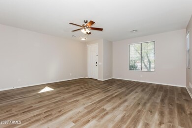 004-photo-living-room-13129945