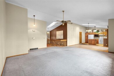 2614 Iris Ave NW, Cedar Rapids, IA 52405 - photo 5