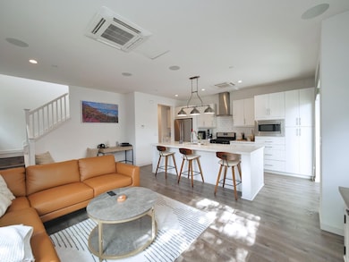 493 Tailoff Ln, Sacramento, CA 95818 - photo 2