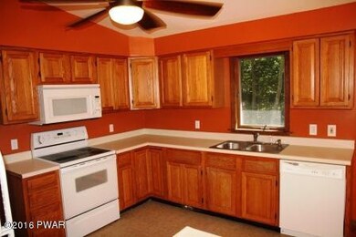 104 Hackberry Ln, Dingmans Ferry, PA 18328 - photo 3